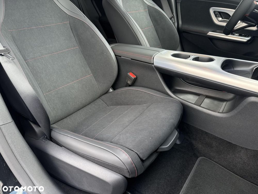 Mercedes-Benz CLA 200 mHEV 4-Matic 8G-DCT - 22