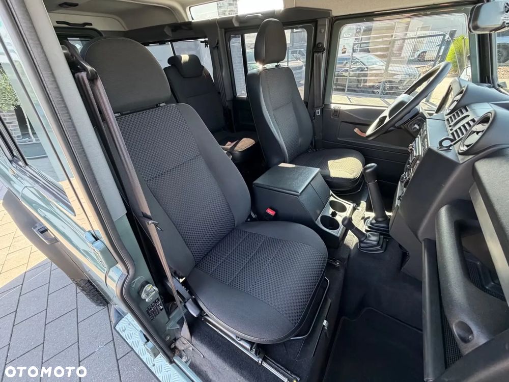 Land Rover Defender 2.2 TD4 E - 13