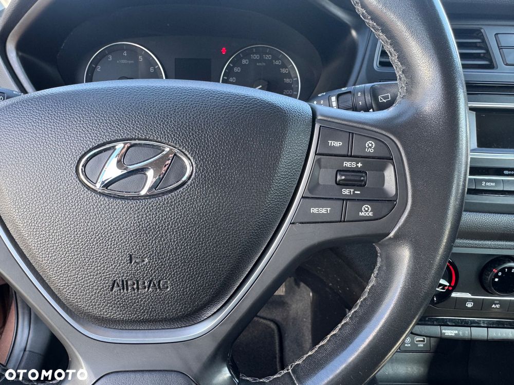 Hyundai i20 blue 1.2 YES Gold - 15