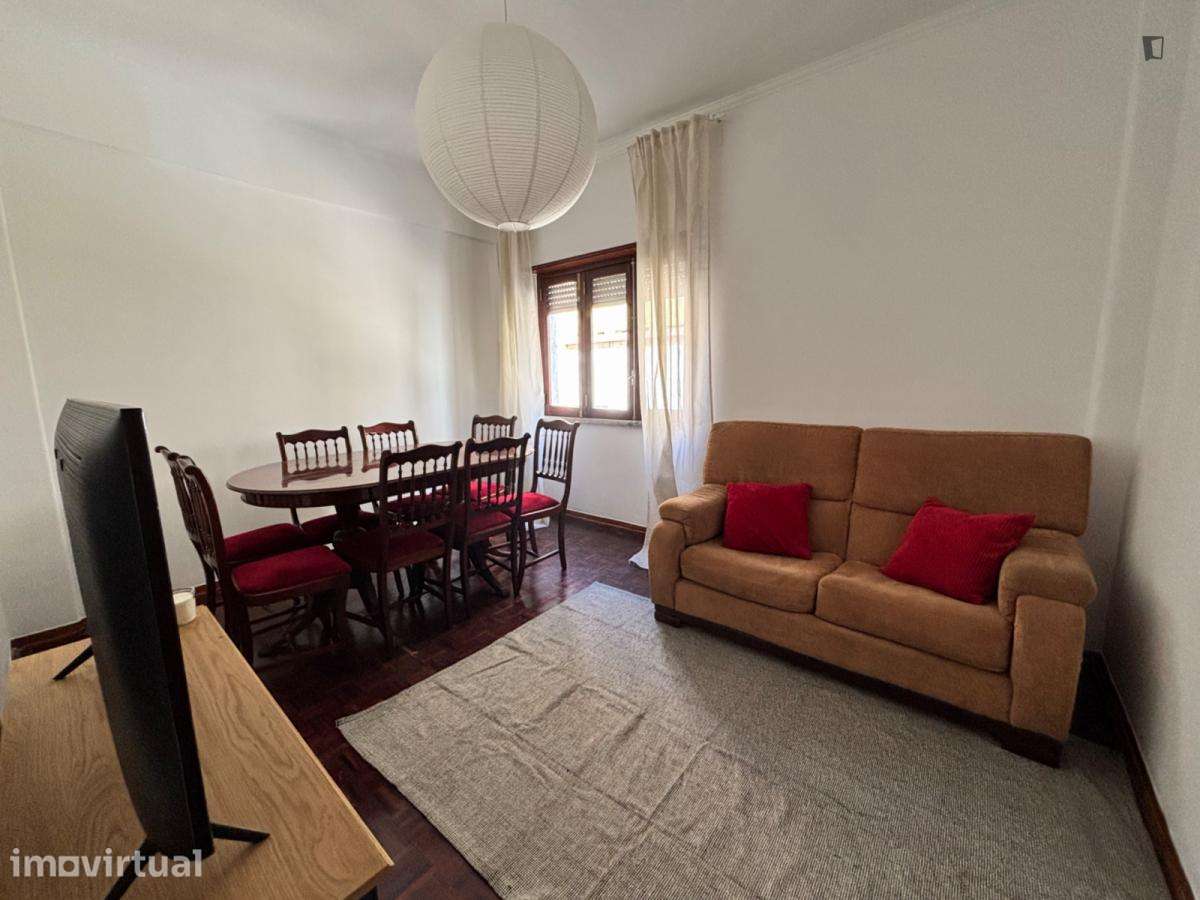 Quarto - localizado em Almada Lisbon - Grande imagem: 4/12