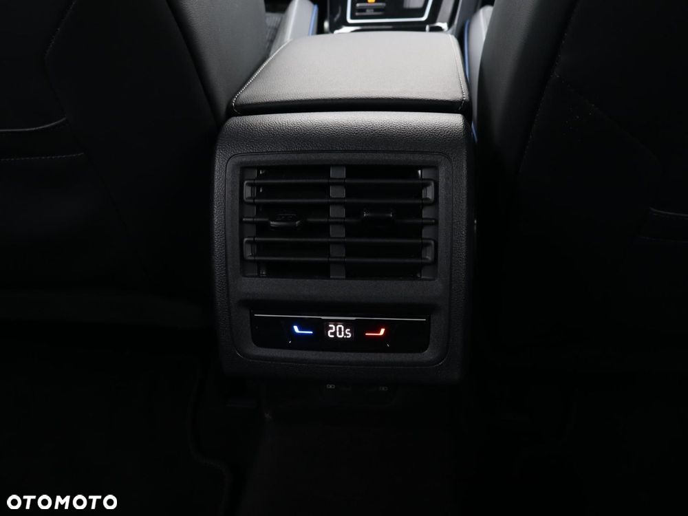 Volkswagen Golf 1.5 eTSI mHEV R-Line Plus DSG - 10