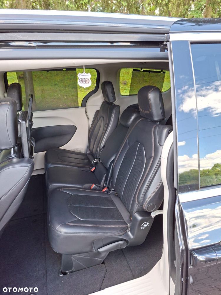 Chrysler Pacifica - 15
