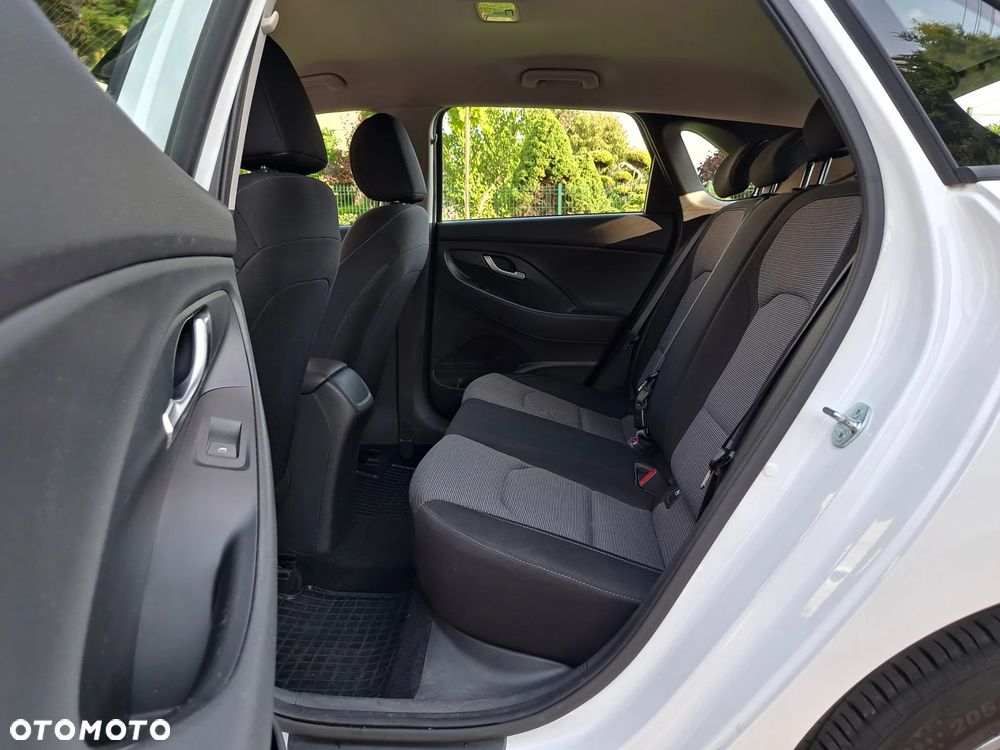Hyundai i30 1.5 DPI Classic + - 15