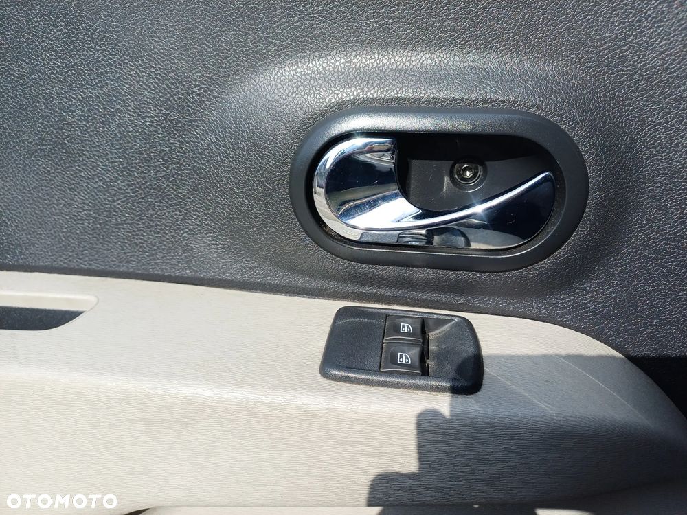 Dacia Lodgy 1.6 SCe Laureate S&S - 18