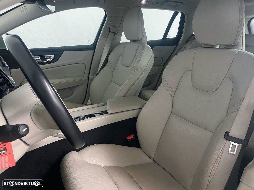 Volvo V60 2.0 B4 Momentum Geartronic - 16