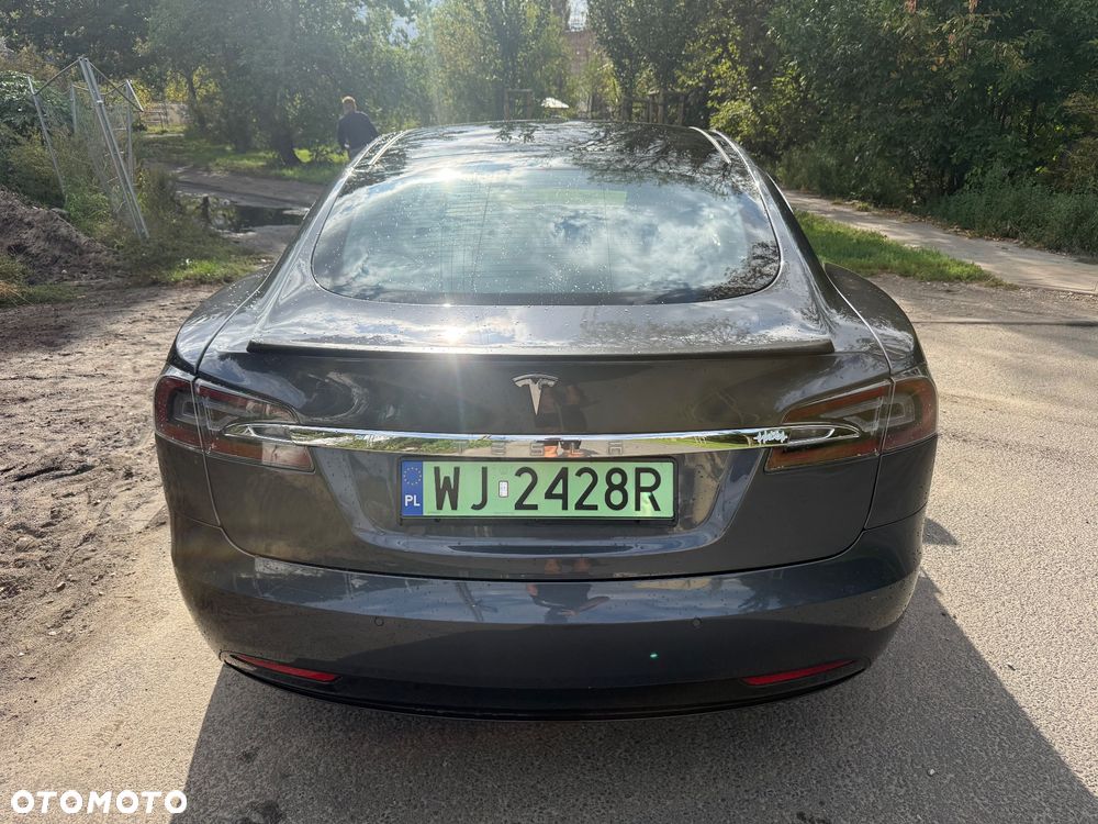 Tesla Model S - 4