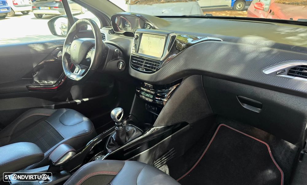 Peugeot 2008 1.2 PureTech GT Line - 22