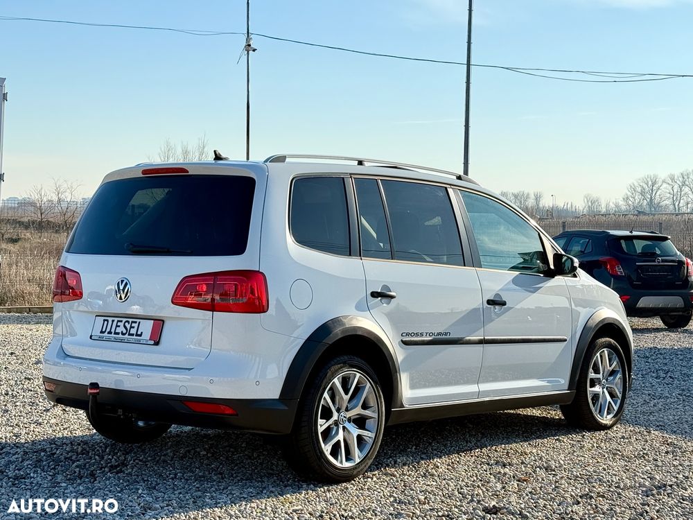 Volkswagen Touran 2.0 TDI DPF DSG Cross - 4