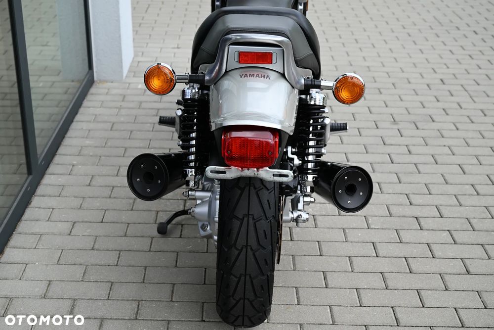 Yamaha V-MAX - 8