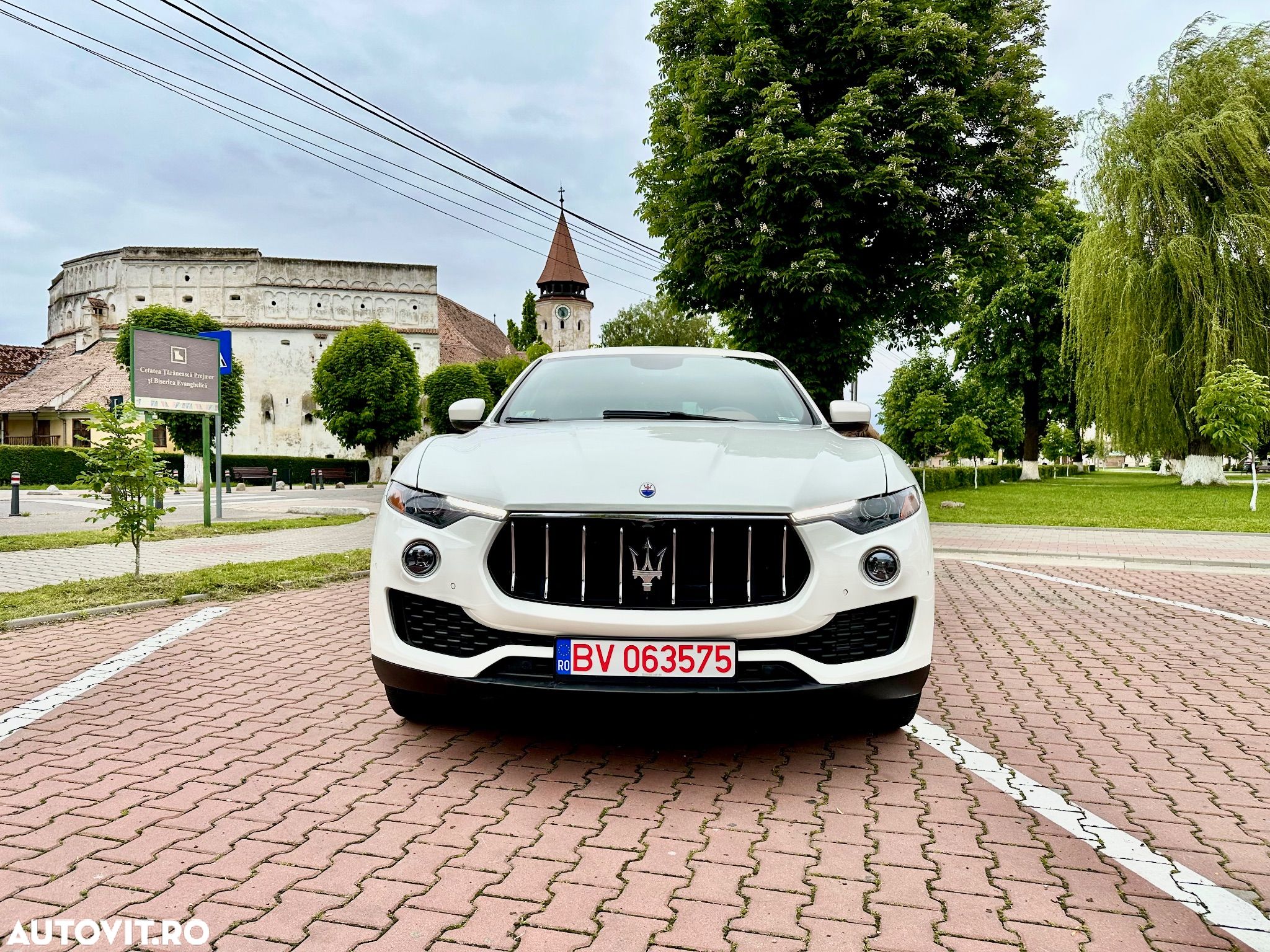 Maserati Levante Q4 Executive - 1