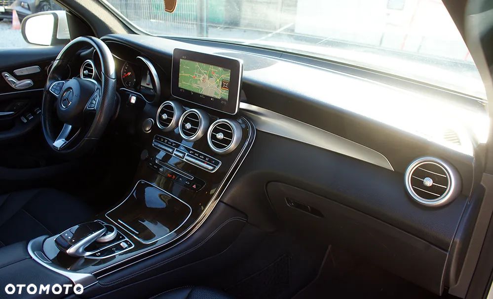 Mercedes-Benz GLC 300 4Matic 9G-TRONIC AMG Line - 20