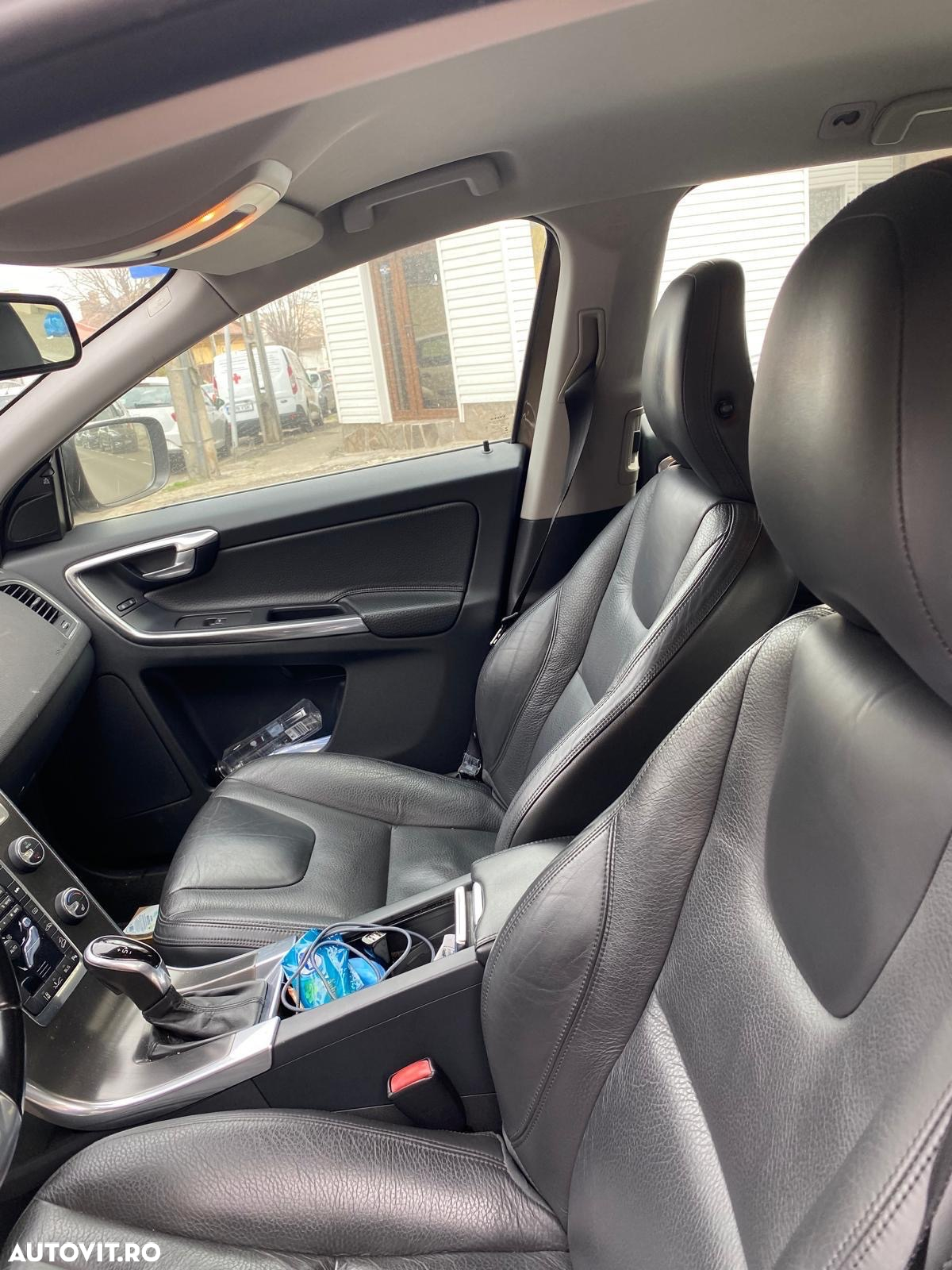 Volvo XC 60 D5 AWD Momentum - 12