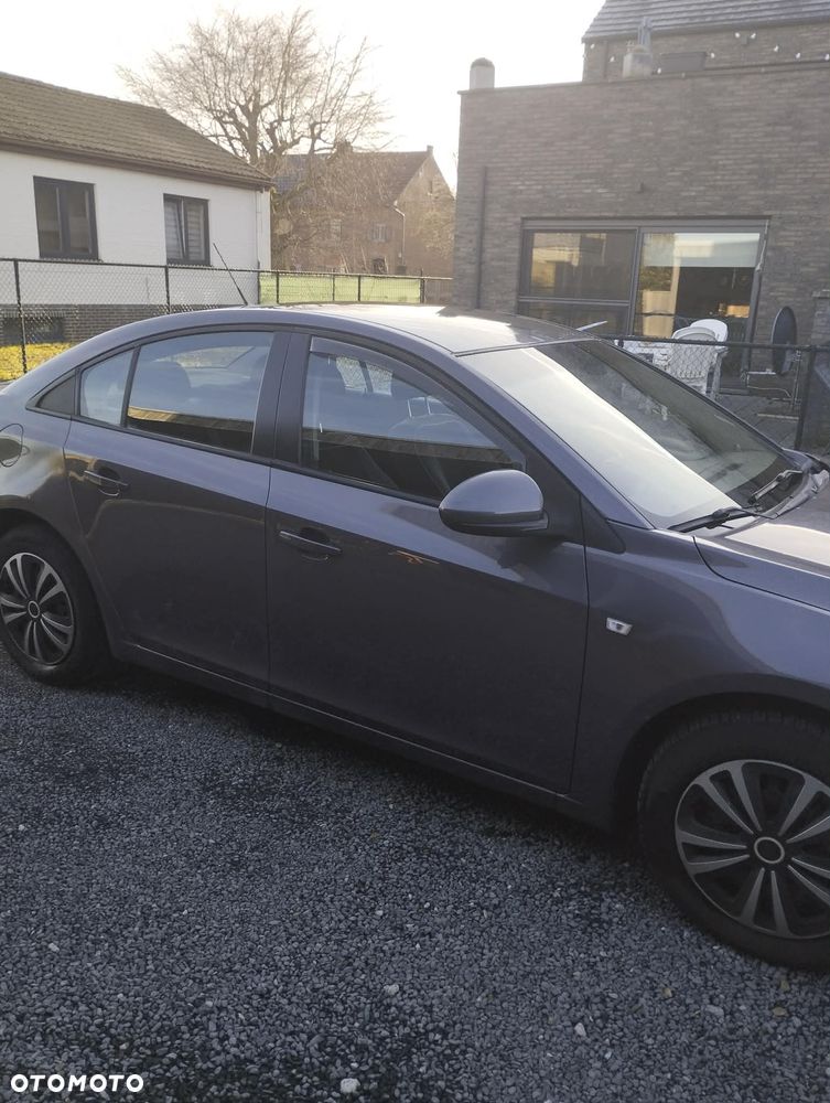 Chevrolet Cruze 1.7 D LT+ - 9