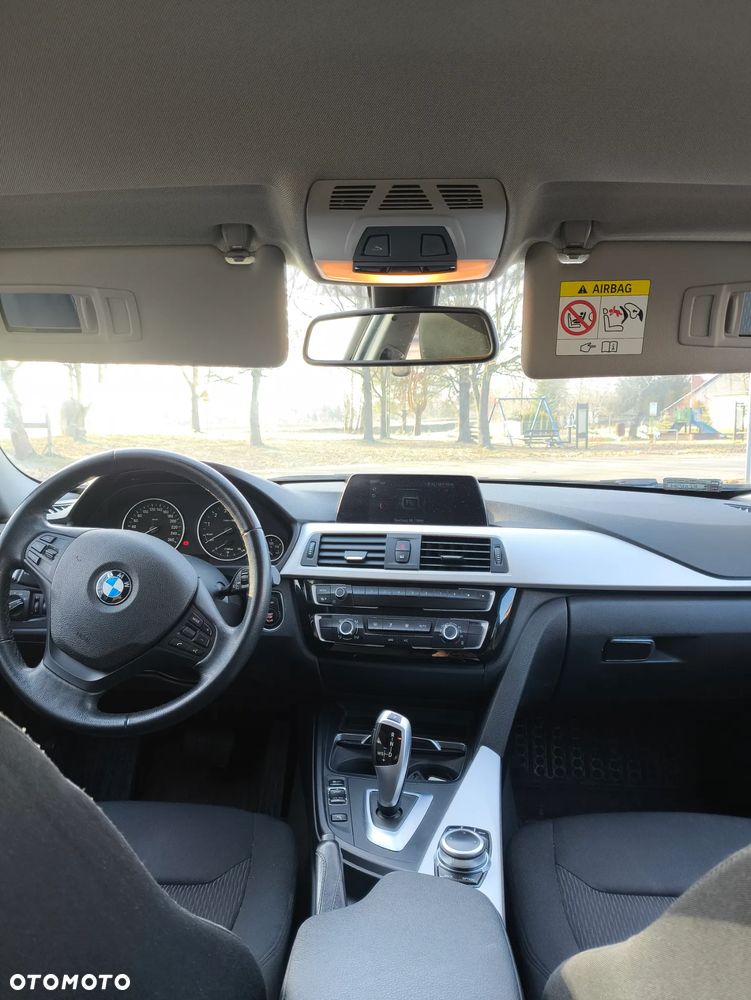 BMW Seria 3 320i - 6