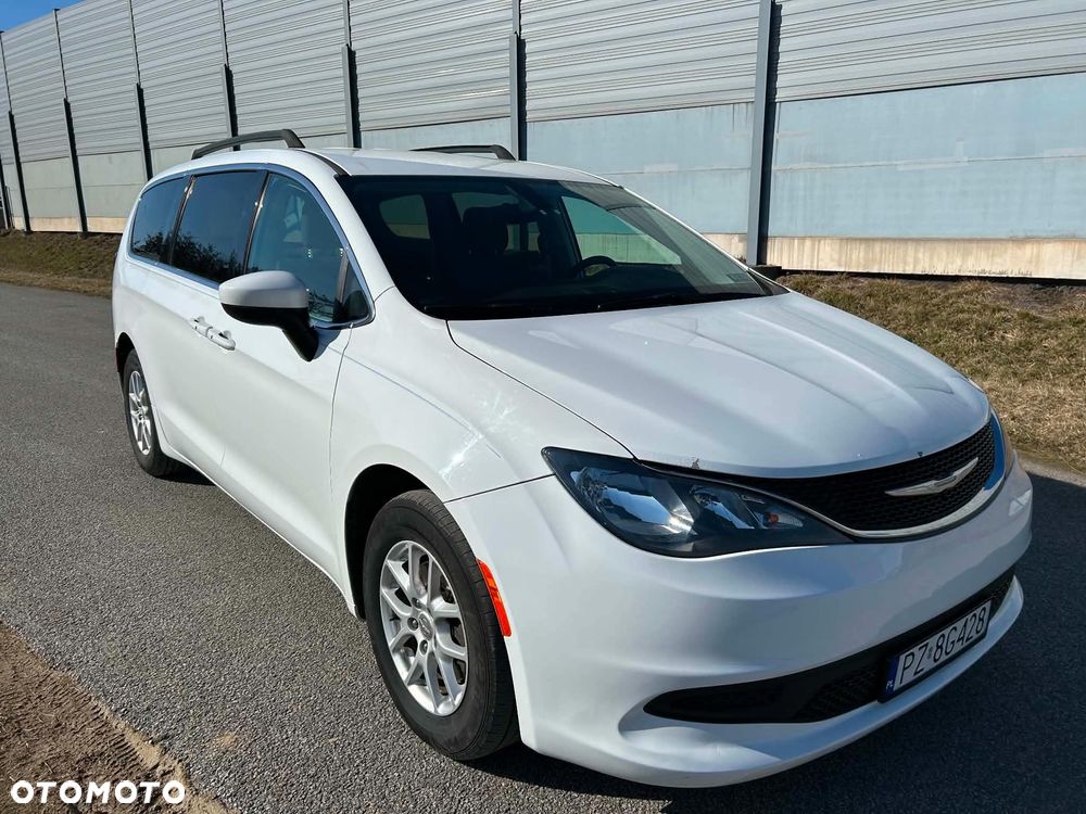 Chrysler Pacifica - 2