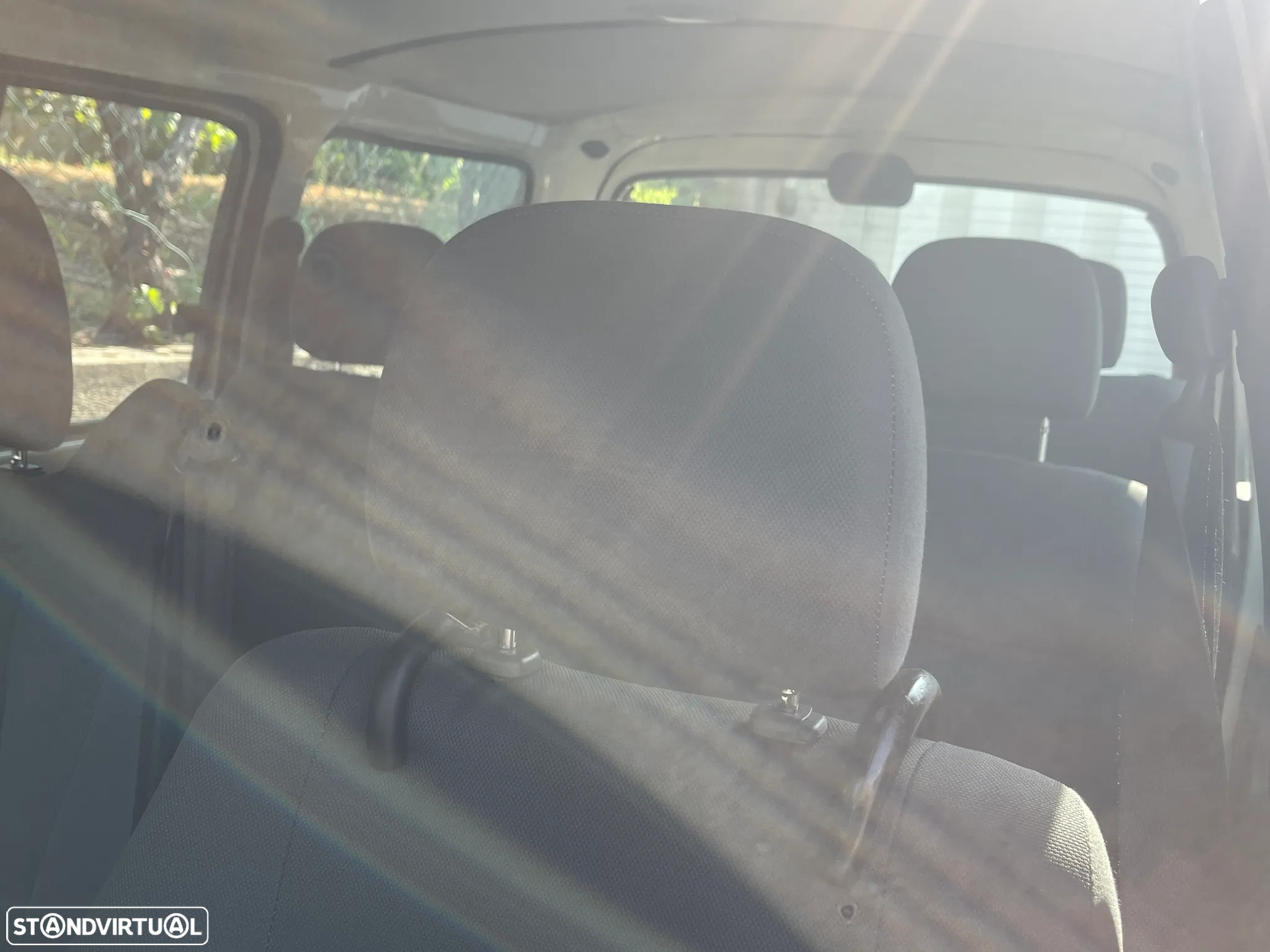 Toyota HiAce 2.5 D-4D Service 2.8T AC - 14