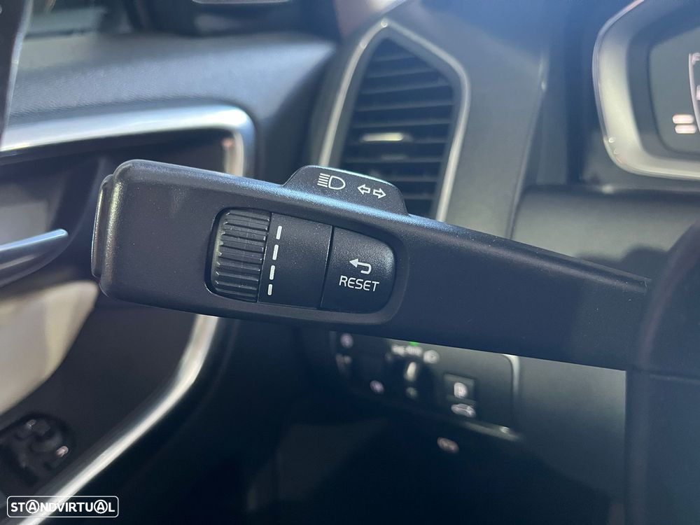 Volvo XC 60 2.0 D4 R-Design Geartronic - 22