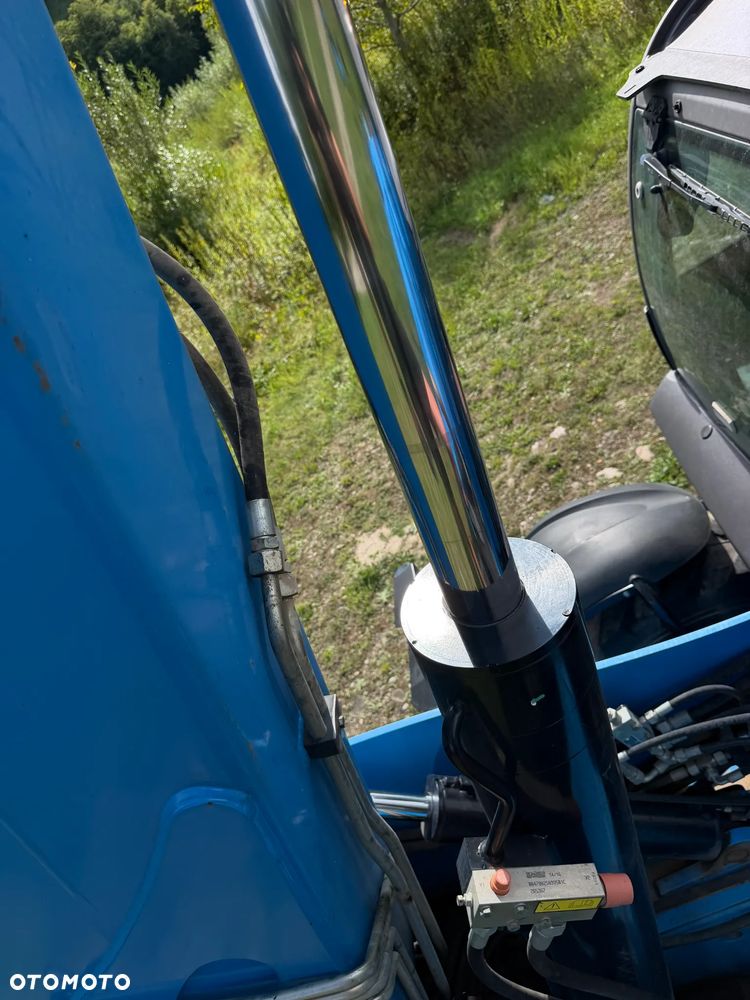 Manitou MT1440. Ładowarka Teleskopowa 14 metrów wysuw! UDŹWIG 4 TONY! Przebieg 2500 mtg. Maszyna jak Nowa z SALONU. 2017 rok. z Norwegii z Gospodarstwa rolnego! Silnik PERKINS Turbo 110 km. Aktualne Serwisy w Dekra. Nowy Model sterowane wszystko z 1 dżojstika. Ani deka luzów czy wycieku. OKAZJA! Jazda REWERS + 4 biegi. Skręt 3 tryby. Wyjście Hydrauliczne na maszcie, Poziomowanie ośi stabilizatory! Wyjścia Hydrauliczne na maszt! Okazja Ani deka luzów i wycieków. Wersja Norweska. Wielka Okazja  Opony jak Nowe! - 22