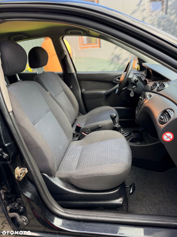 Ford Focus 1.6 Futura - 11