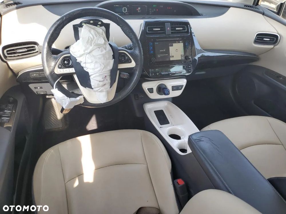 Toyota Prius (Hybrid) - 16