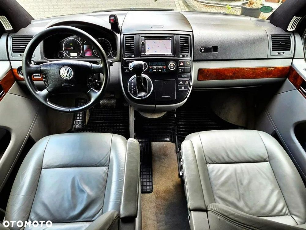 Volkswagen Multivan - 12