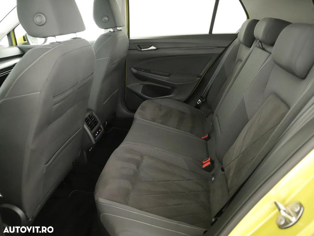 Volkswagen Golf 1.5 eTSI ACT DSG MHEV Style - 11