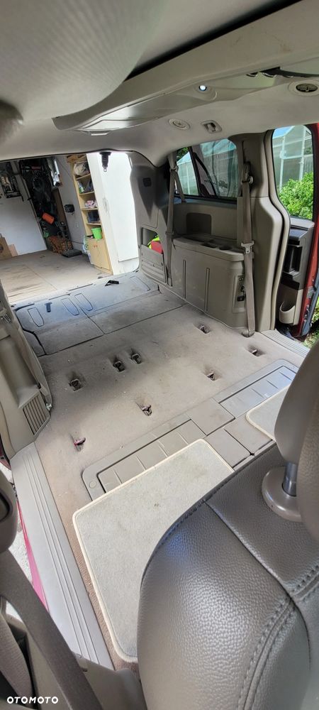 Chrysler Town & Country 3.6 Limited - 21