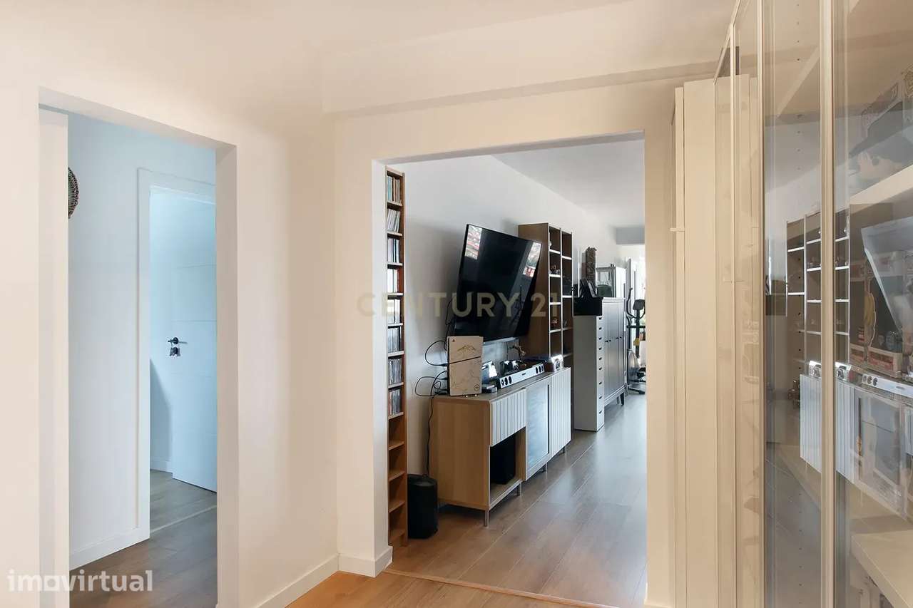 Apartamento T3 com vista p/ Serra Sintra e parqueamento em Rio de Mour - Grande imagem: 3/27