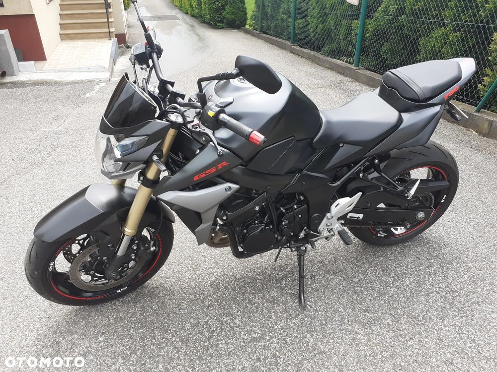 Suzuki GSR - 13