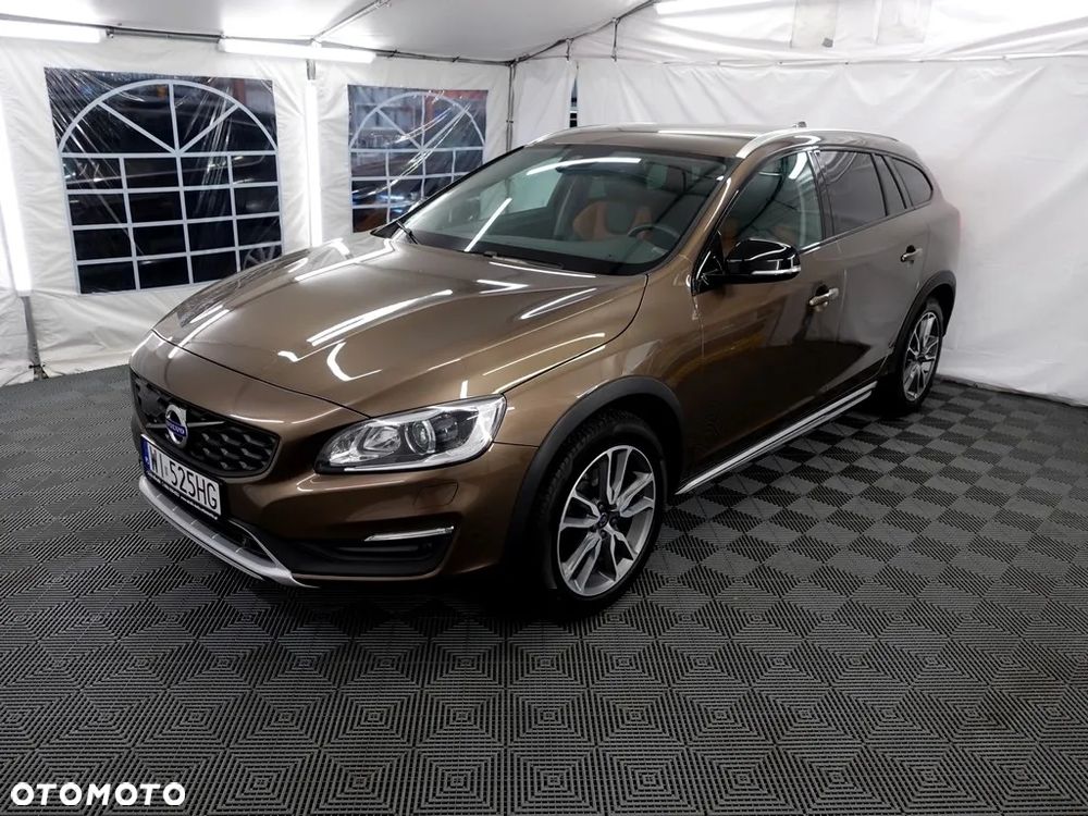 Volvo V60 Cross Country T5 AWD Summum - 2