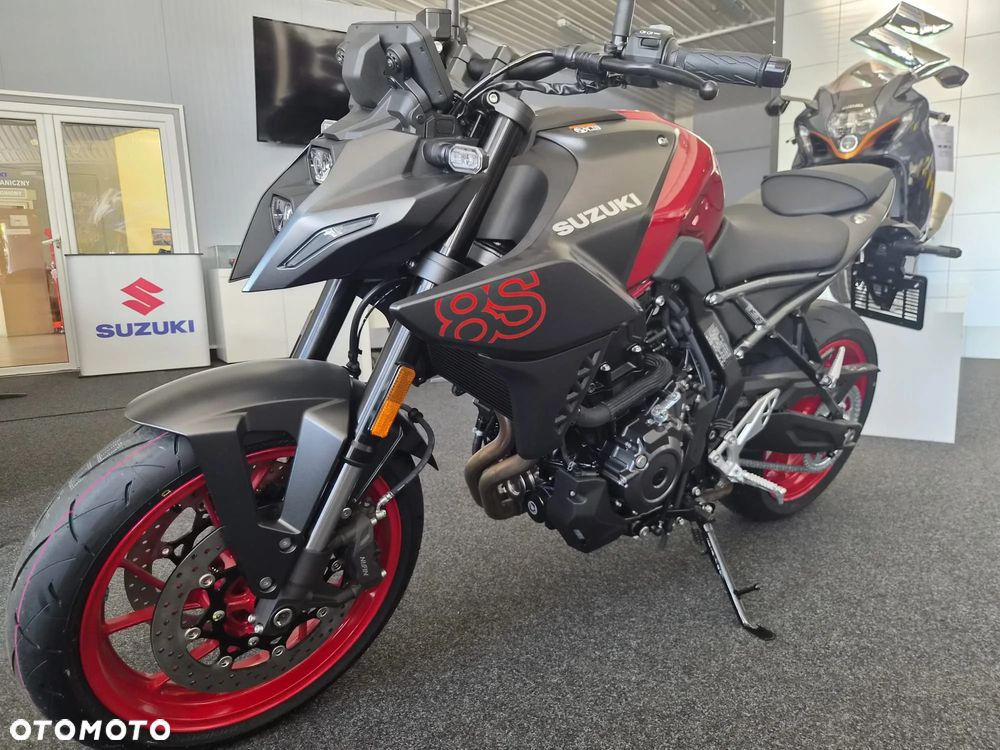 Suzuki GSX - 12