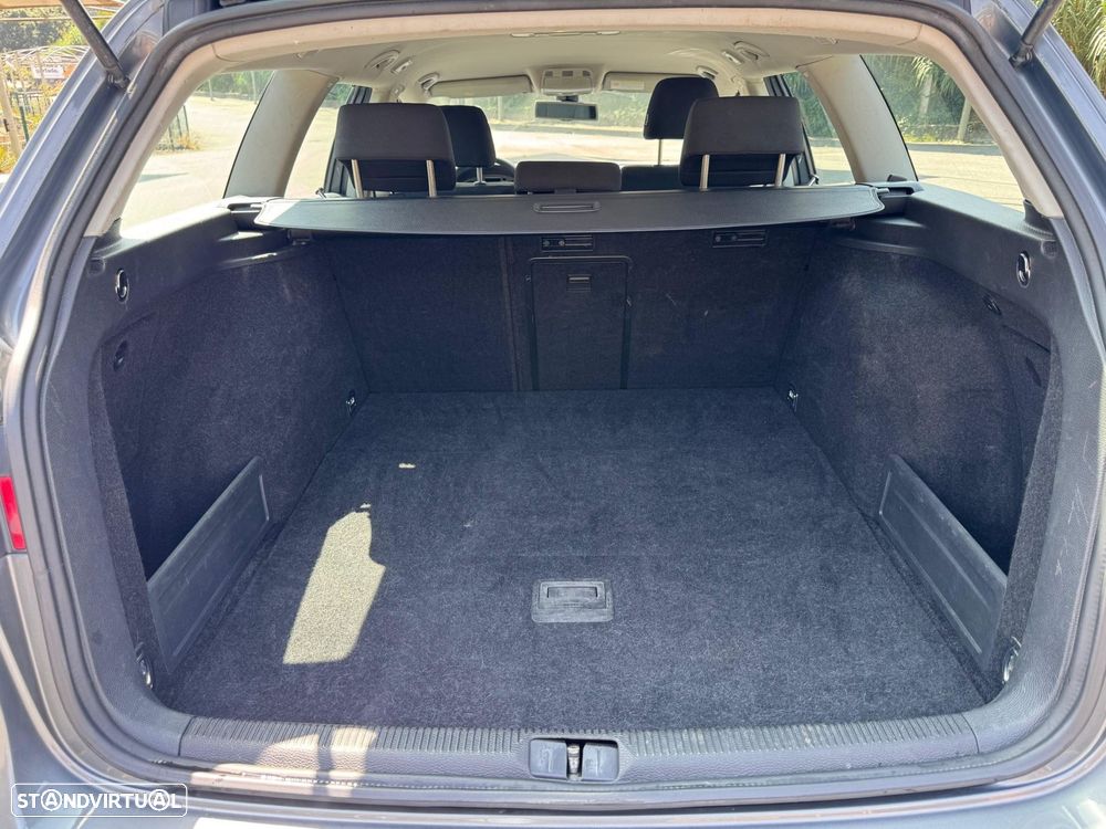 VW Passat Variant 2.0 TDI Confortline - 19