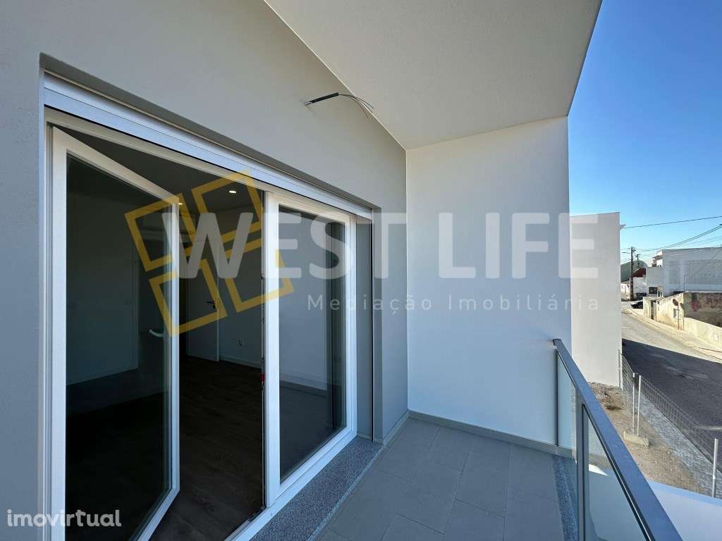 Moradia T3+1 NOVA com Suite e jardim com vista desafogada, ótima ex... - Grande imagem: 2/24