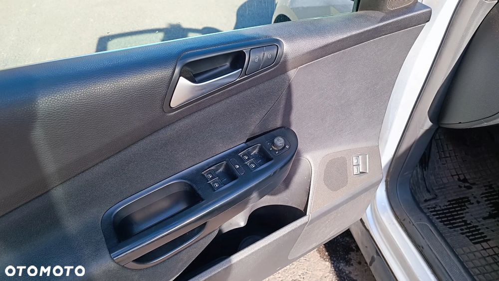 Volkswagen Passat 2.0 TDI DPF BlueMot Trendline - 11