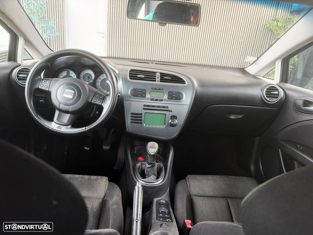 SEAT Leon 2.0 TDI DPF FR - 7