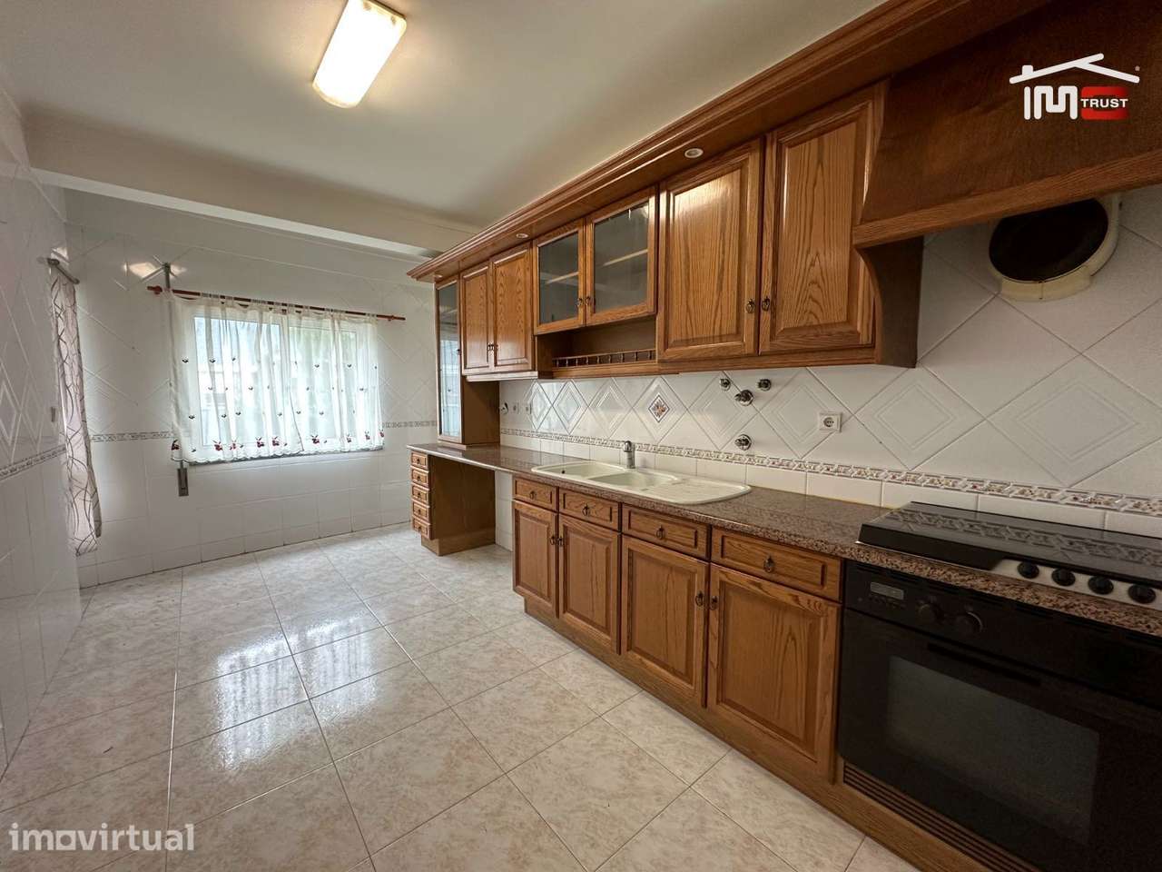 Fantástico apartamento T3 com Varanda e Coz. Semi- Equipada - Grande imagem: 4/22