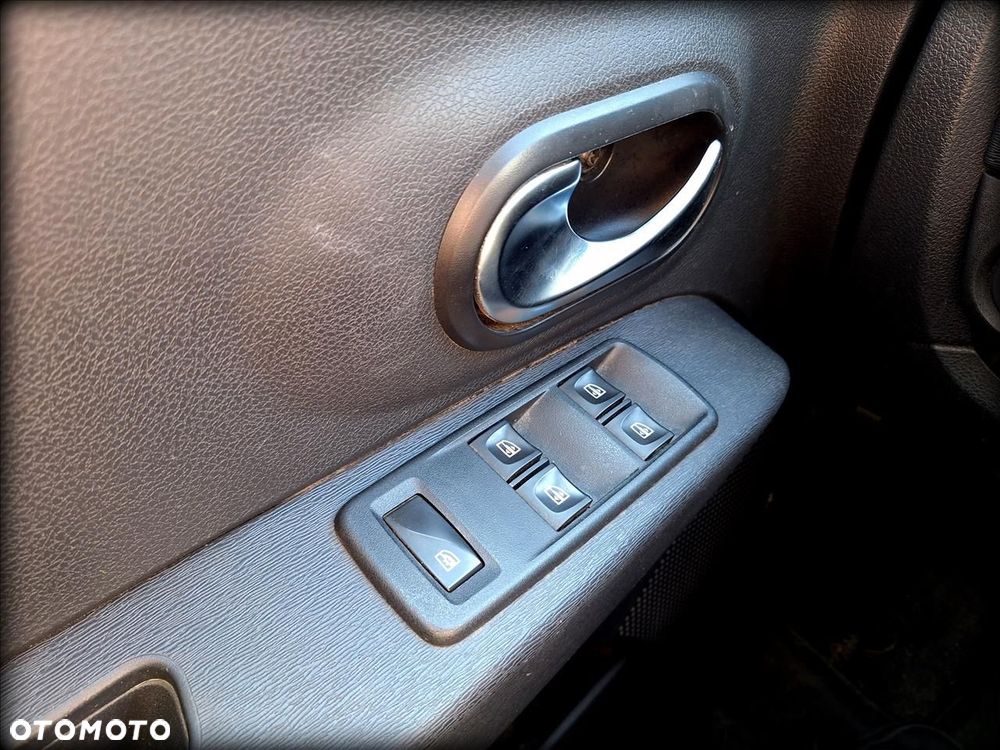 Dacia Lodgy 1.6 SCe Laureate S&S - 13