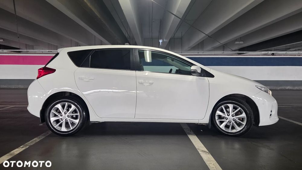 Toyota Auris 1.6 Premium + - 7