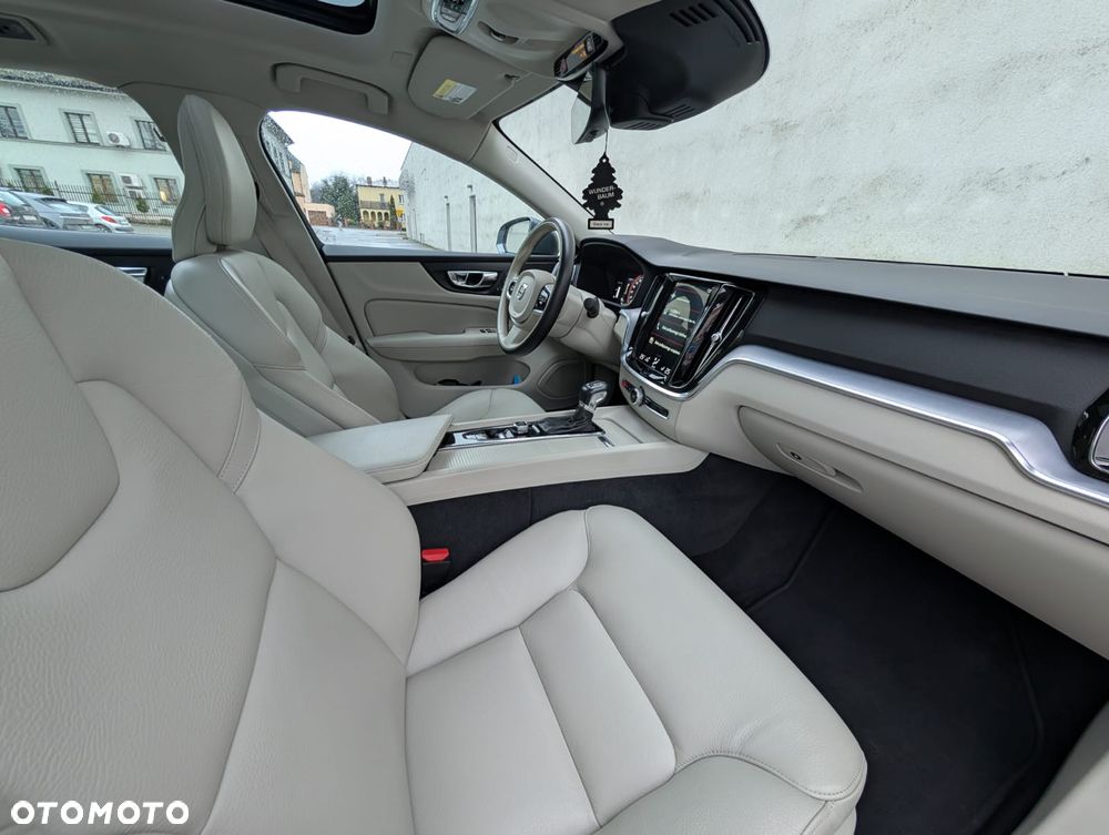 Volvo S60 T5 Momentum Pro - 21