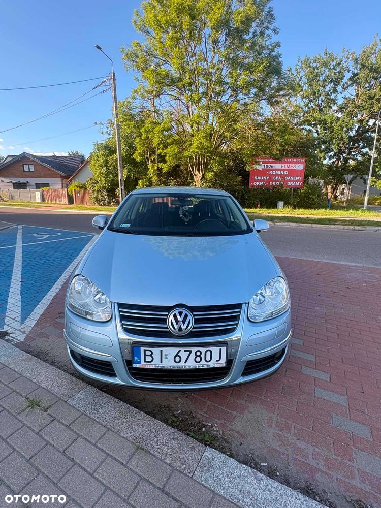 Volkswagen Jetta - 1