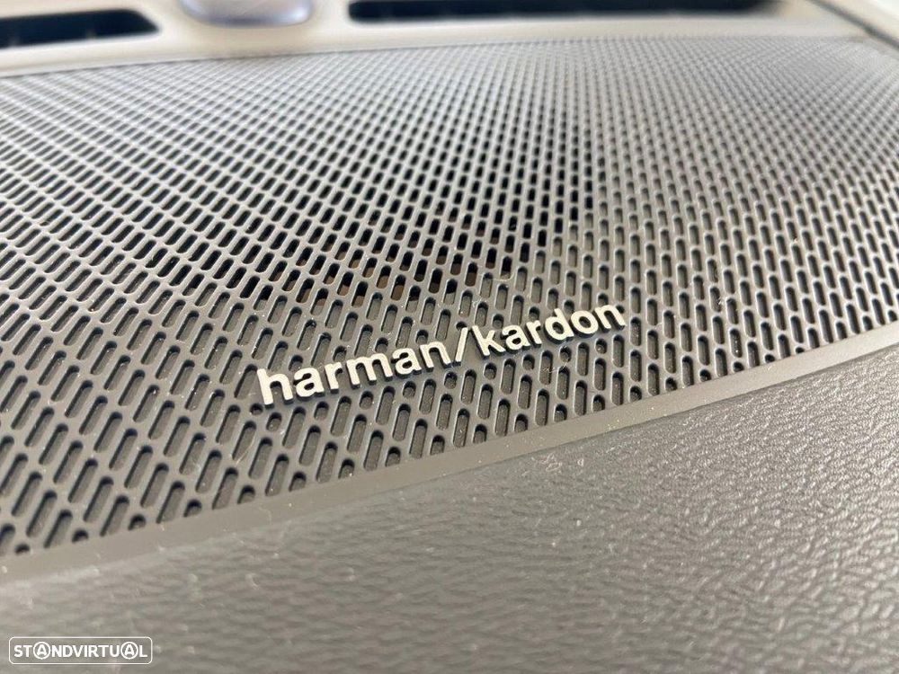 Volvo XC 40 2.0 B3 Plus Dark - 26