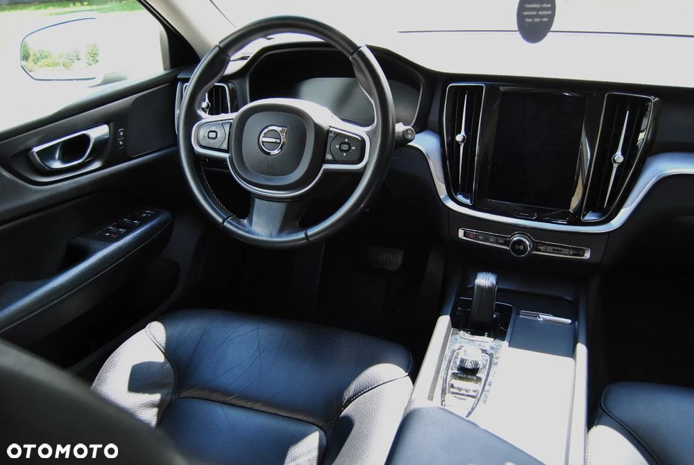 Volvo V60 B4 D Momentum - 11