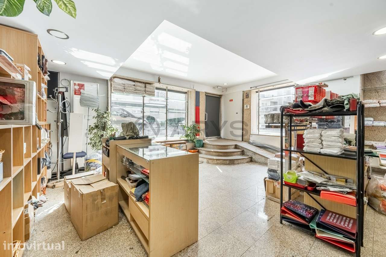 Excelente loja com 90 m² de área bruta, localizada em São Vitor, um... - Grande imagem: 5/24
