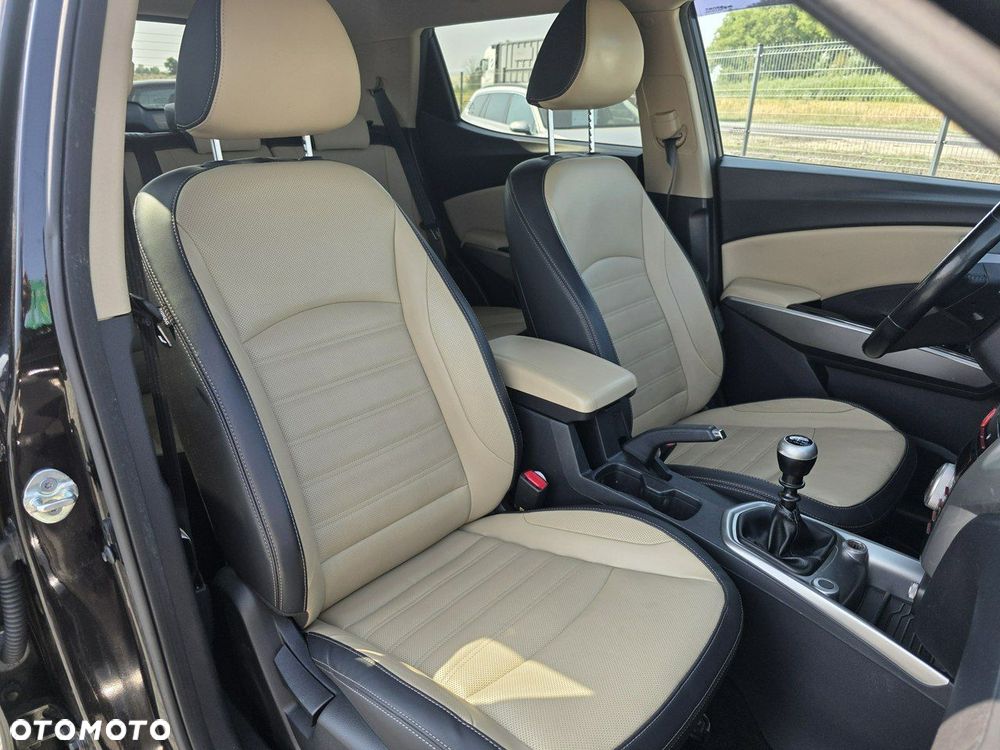 SsangYong/KGM Tivoli 1.6 D Crystal Base - 17
