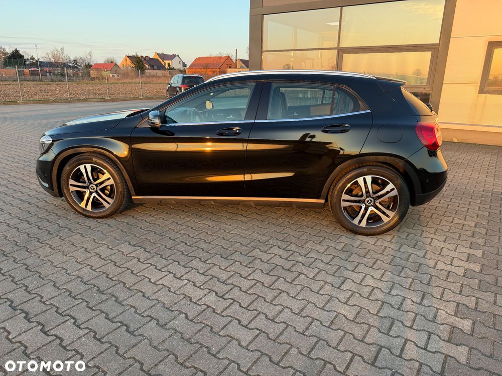 Mercedes-Benz GLA 200 7G-DCT - 9