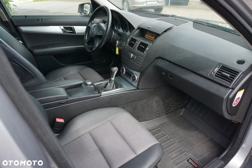 Mercedes-Benz Klasa C 200 CDI DPF (BlueEFFICIENCY) Avantgarde - 11