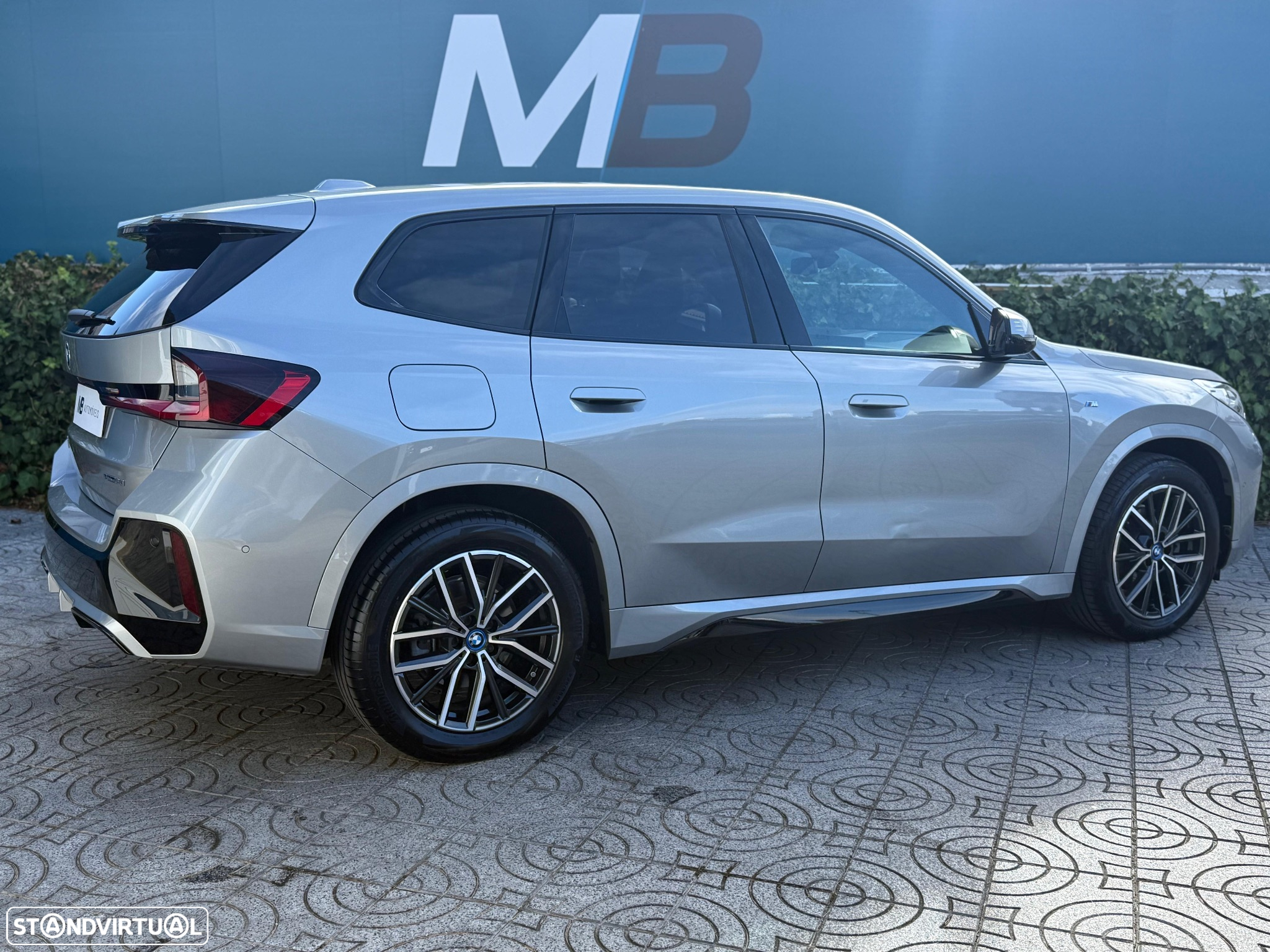 BMW iX1 eDrive20 Pack Desportivo M - 5