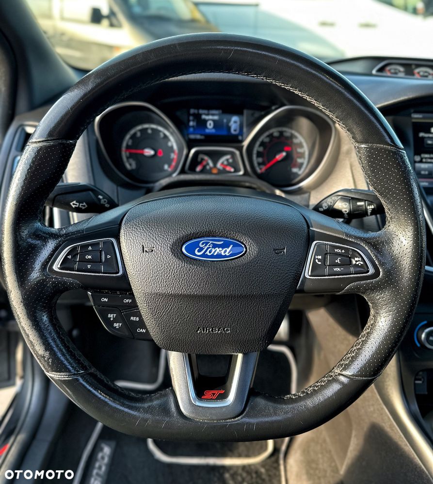 Ford Focus 2.0 EcoBoost ST - 30