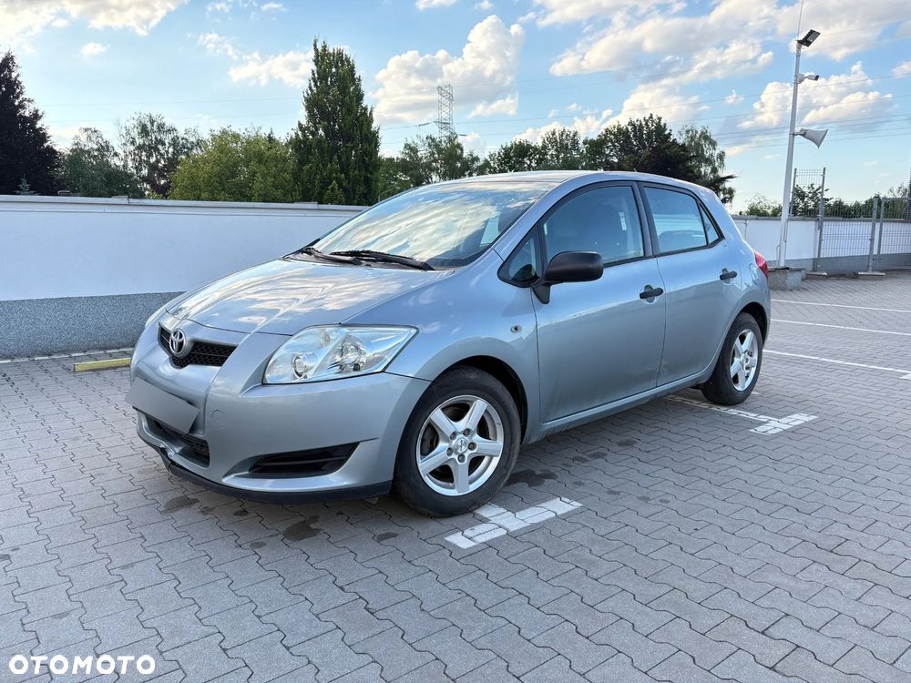 Toyota Auris 1.33 VVT-i Terra - 1