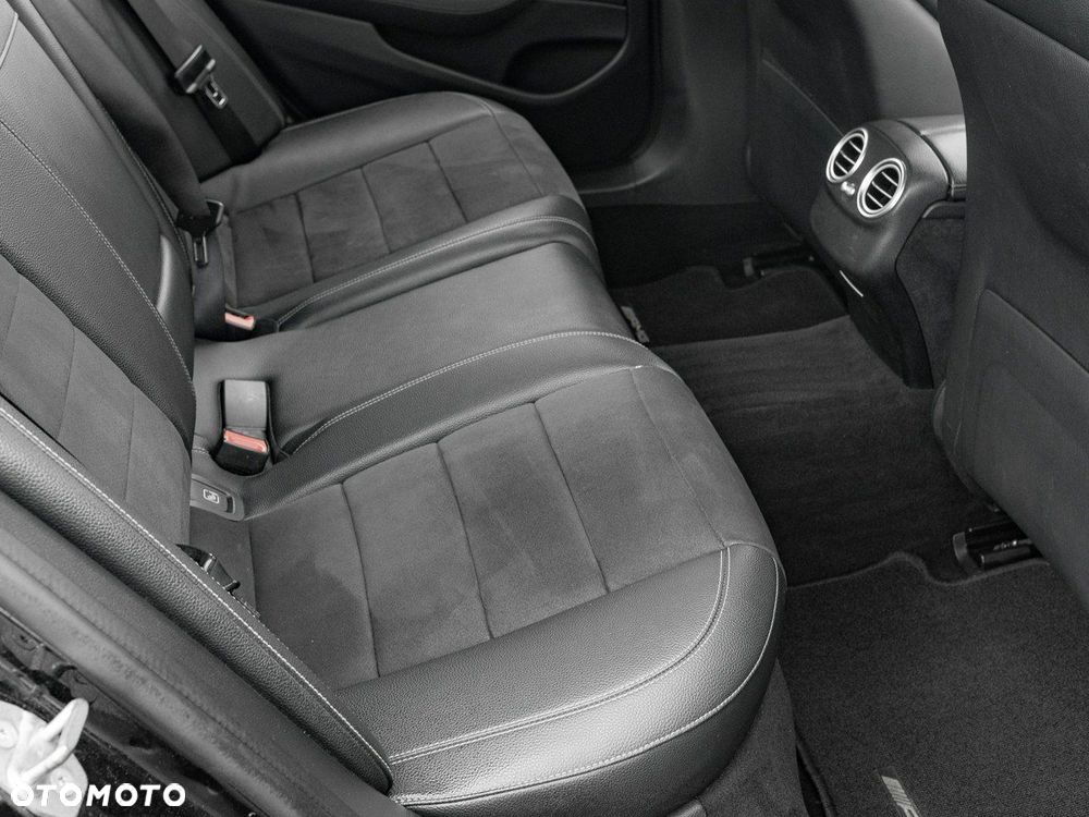 Mercedes-Benz Klasa E 350 d 4-Matic 9G-TRONIC - 33